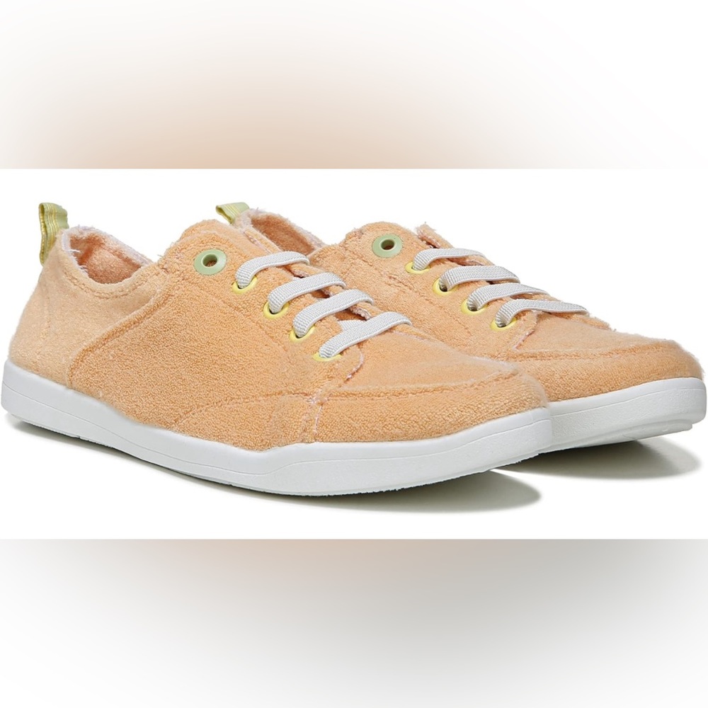 Vionic Womens Pismo sneaker size 6 wide